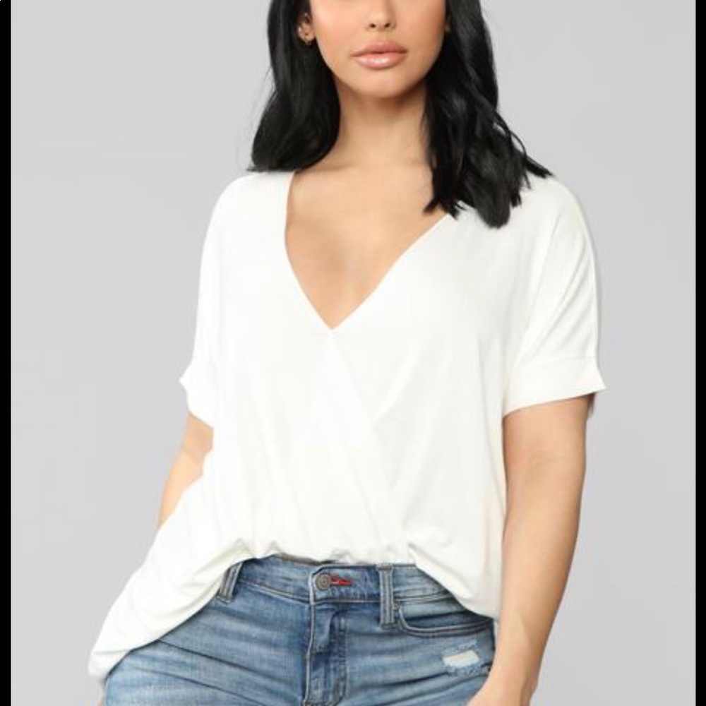 White hi-low V neck fashion nova blouse